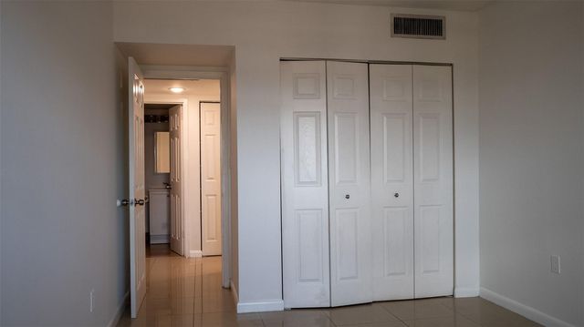 20100 W Country Club Dr 1007, Aventura, FL 33180