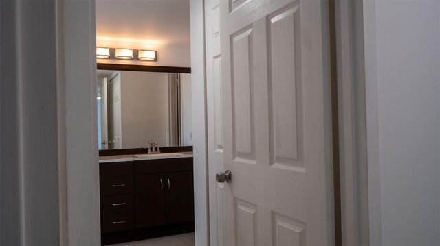 20100 W Country Club Dr 1007, Aventura, FL 33180