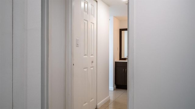 20100 W Country Club Dr 1007, Aventura, FL 33180