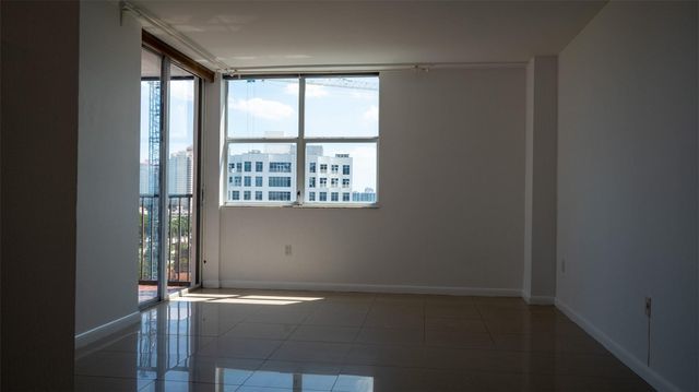 20100 W Country Club Dr 1007, Aventura, FL 33180