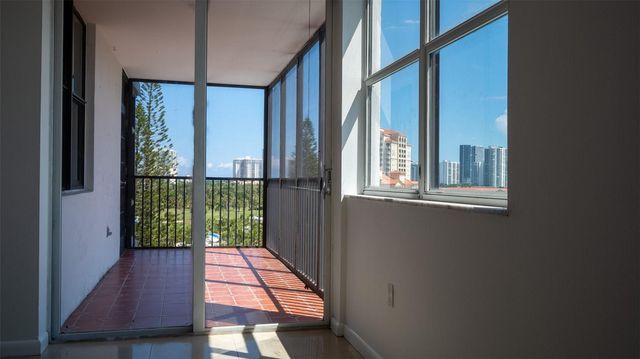 20100 W Country Club Dr 1007, Aventura, FL 33180