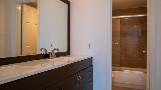 20100 W Country Club Dr 1007, Aventura, FL 33180