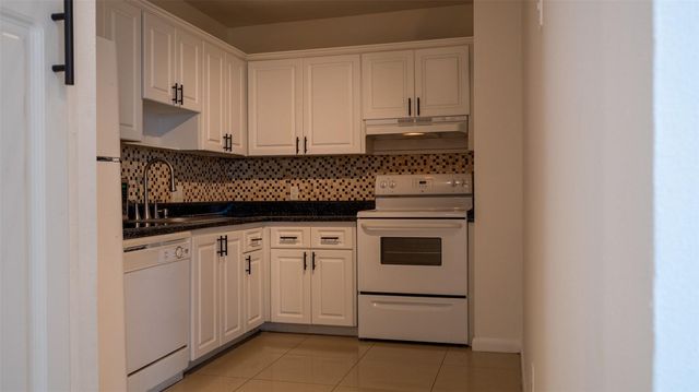 20100 W Country Club Dr 1007, Aventura, FL 33180