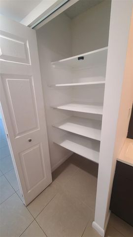 20100 W Country Club Dr 1007, Aventura, FL 33180