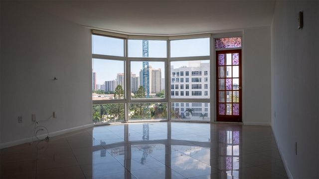 20100 W Country Club Dr 1007, Aventura, FL 33180