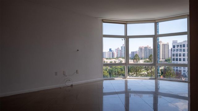 20100 W Country Club Dr 1007, Aventura, FL 33180