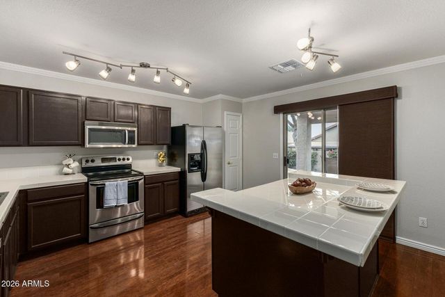 1014 E Milada Drive, Phoenix, AZ 85042