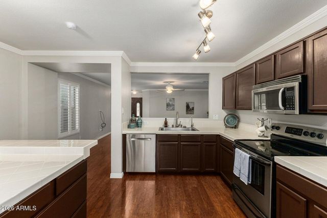 1014 E Milada Drive, Phoenix, AZ 85042