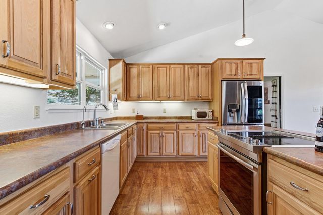 15502 E Meadowlark Ln, Sutter Creek, CA 95685