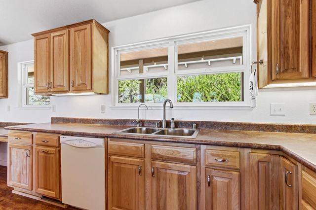 15502 E Meadowlark Ln, Sutter Creek, CA 95685