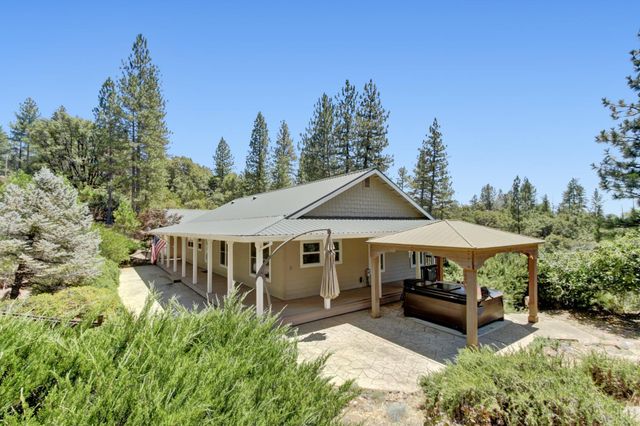 15502 E Meadowlark Ln, Sutter Creek, CA 95685