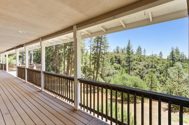 15502 E Meadowlark Ln, Sutter Creek, CA 95685
