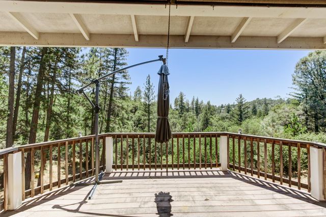 15502 E Meadowlark Ln, Sutter Creek, CA 95685