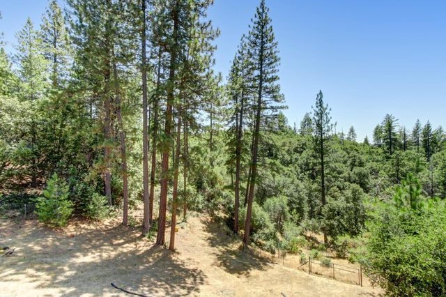 15502 E Meadowlark Ln, Sutter Creek, CA 95685