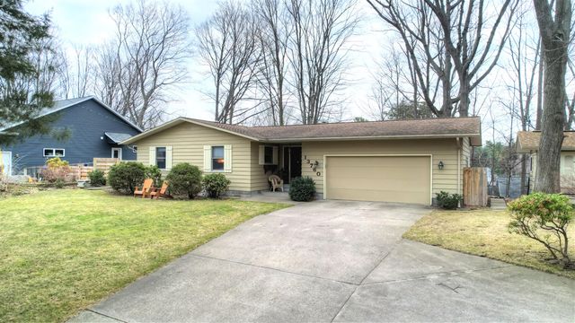 13760 Lakeshore Drive, Grand Haven, MI 49417