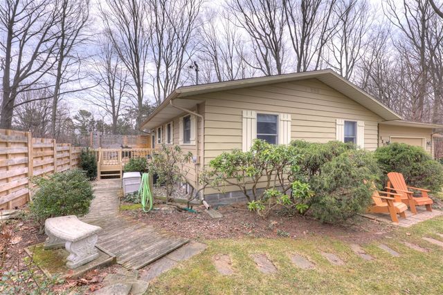 13760 Lakeshore Drive, Grand Haven, MI 49417