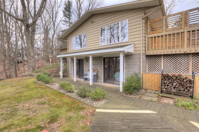 13760 Lakeshore Drive, Grand Haven, MI 49417