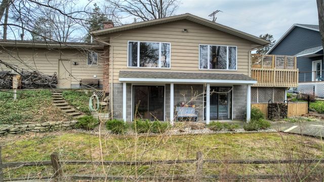 13760 Lakeshore Drive, Grand Haven, MI 49417