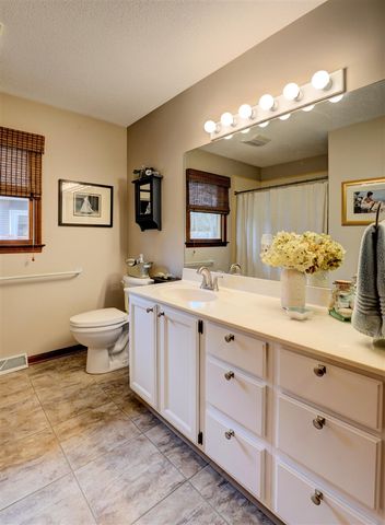 13760 Lakeshore Drive, Grand Haven, MI 49417