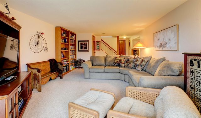 13760 Lakeshore Drive, Grand Haven, MI 49417