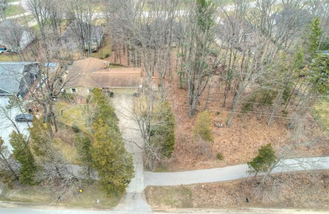 13760 Lakeshore Drive, Grand Haven, MI 49417