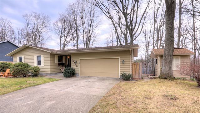 13760 Lakeshore Drive, Grand Haven, MI 49417