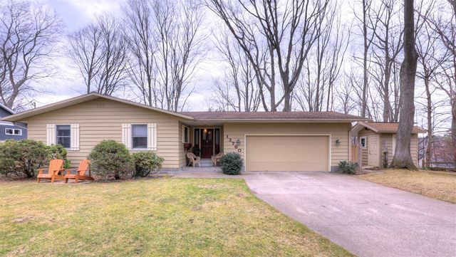 13760 Lakeshore Drive, Grand Haven, MI 49417