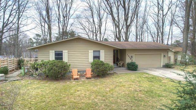 13760 Lakeshore Drive, Grand Haven, MI 49417