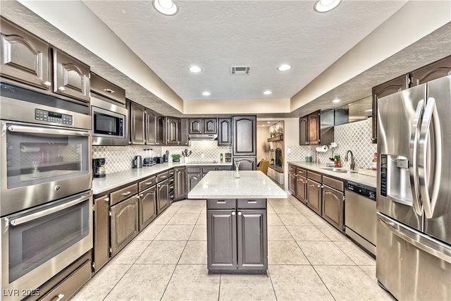 7171 Hinson Street, Las Vegas, NV 89118