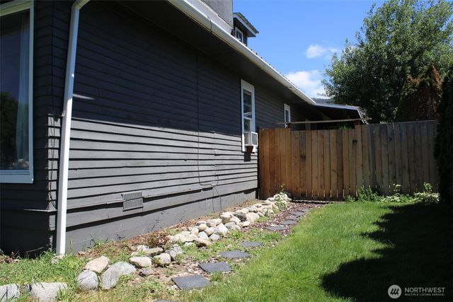 1415 Cherry St, Oroville, WA 98844