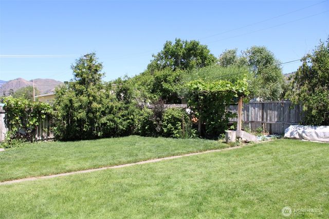 1415 Cherry St, Oroville, WA 98844