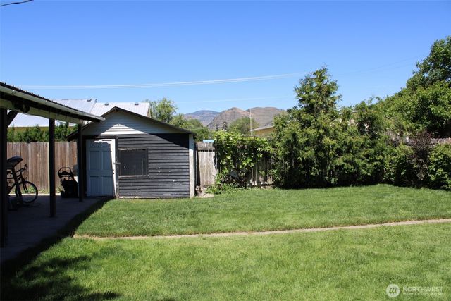 1415 Cherry St, Oroville, WA 98844