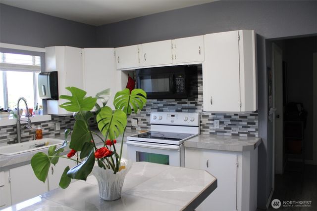 1415 Cherry St, Oroville, WA 98844