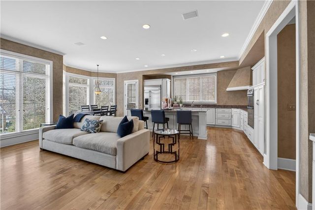 2108 W 115th Street, Leawood, KS 66211