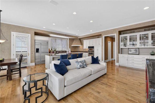 2108 W 115th Street, Leawood, KS 66211