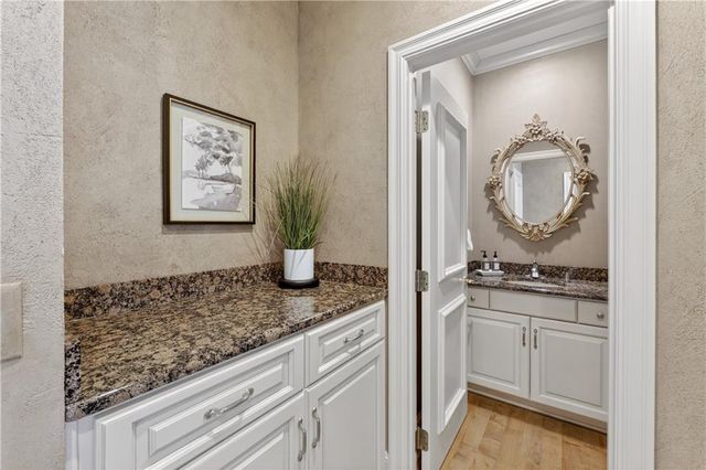 2108 W 115th Street, Leawood, KS 66211