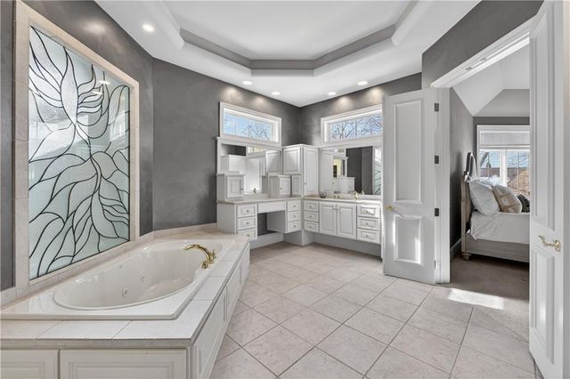 2108 W 115th Street, Leawood, KS 66211