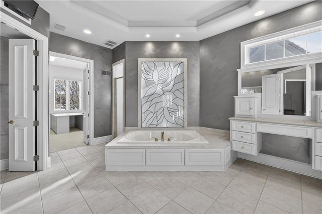 2108 W 115th Street, Leawood, KS 66211