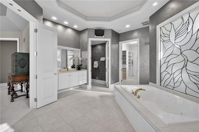 2108 W 115th Street, Leawood, KS 66211