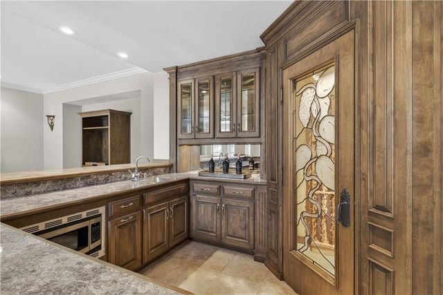 2108 W 115th Street, Leawood, KS 66211