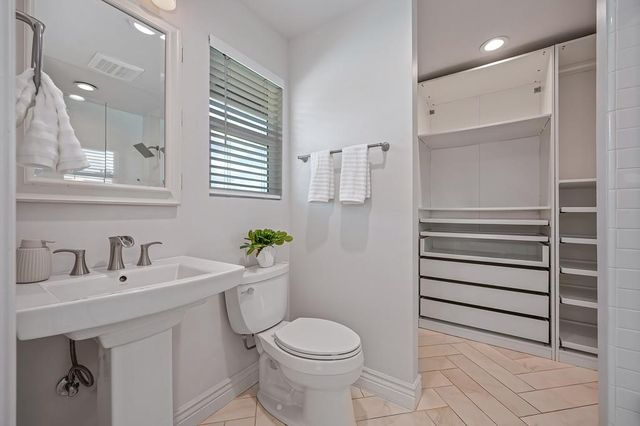 6100 Woodhaven Ave, Carmichael, CA 95608