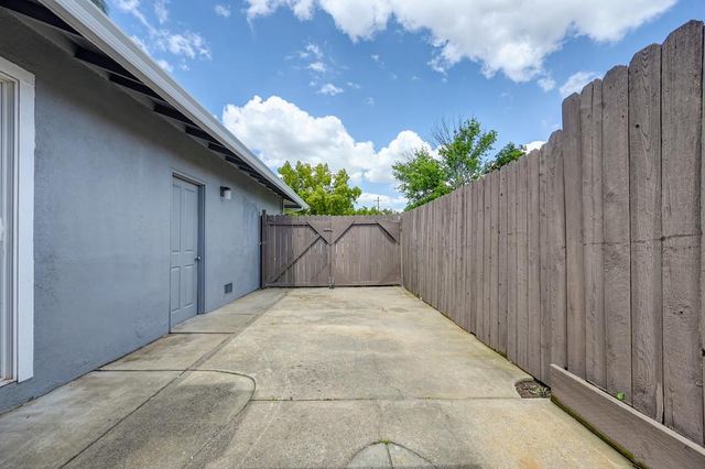6100 Woodhaven Ave, Carmichael, CA 95608