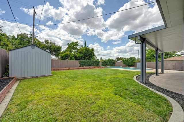 6100 Woodhaven Ave, Carmichael, CA 95608