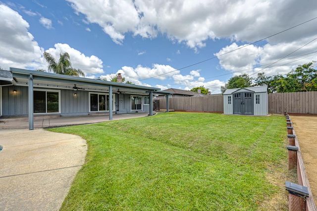 6100 Woodhaven Ave, Carmichael, CA 95608