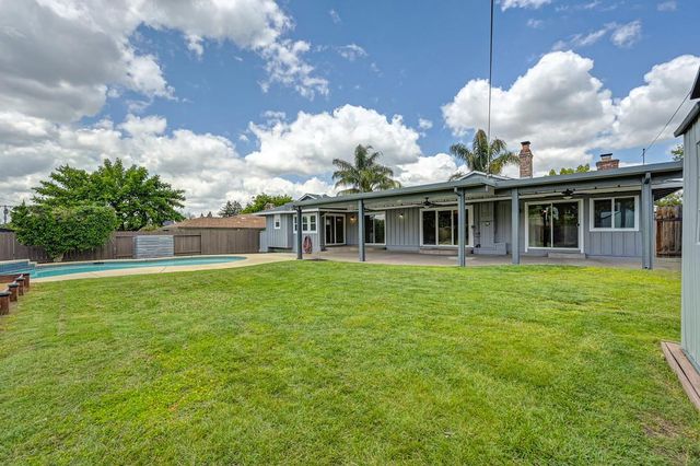 6100 Woodhaven Ave, Carmichael, CA 95608