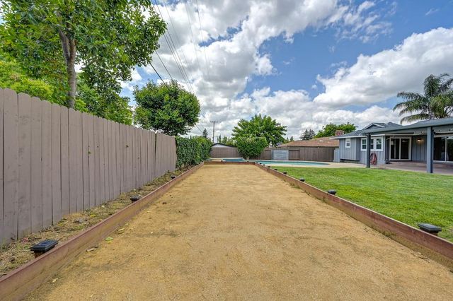 6100 Woodhaven Ave, Carmichael, CA 95608