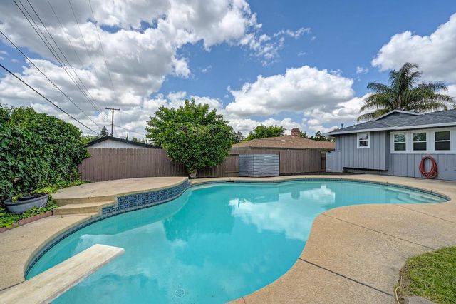 6100 Woodhaven Ave, Carmichael, CA 95608