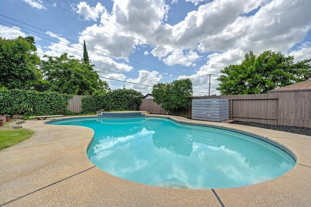 6100 Woodhaven Ave, Carmichael, CA 95608