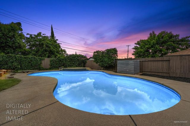6100 Woodhaven Ave, Carmichael, CA 95608