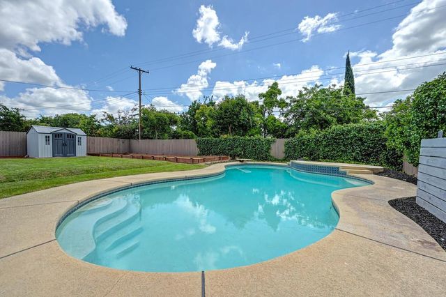 6100 Woodhaven Ave, Carmichael, CA 95608